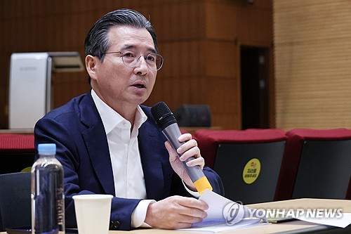 정책실장 "주택공급대책 거의 마무리…9월부터 부처별 업무보고"(종합)_정지서