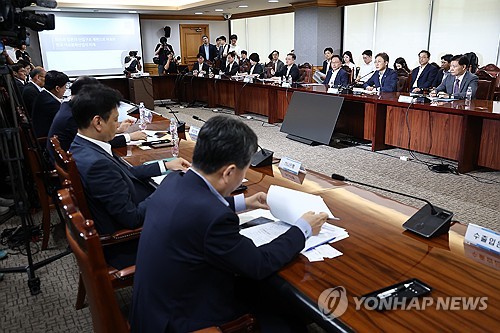 석화 사업재편 나선 정부·금융권 "자구안 조기 제출해야"_정원