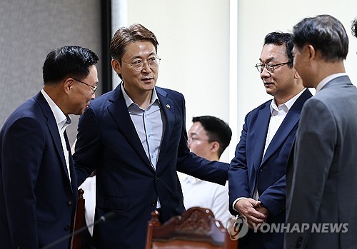 금융위-금감원, 넘버2 주축 '원보이스 협의체' 만든다_정원