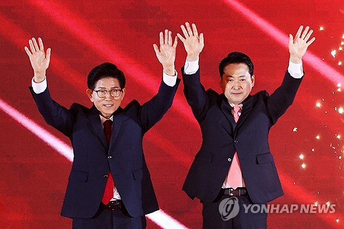 전한길 등에 업은 장동혁 약진…김문수 '대세론' 흔들_온다예