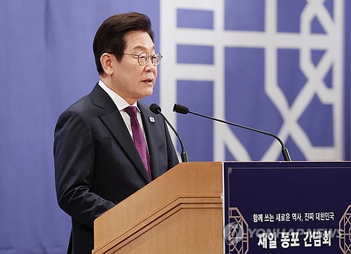 李대통령 "재일동포 애국심에 보답…간첩조작 사건 고통에 사과"(종합)_정지서