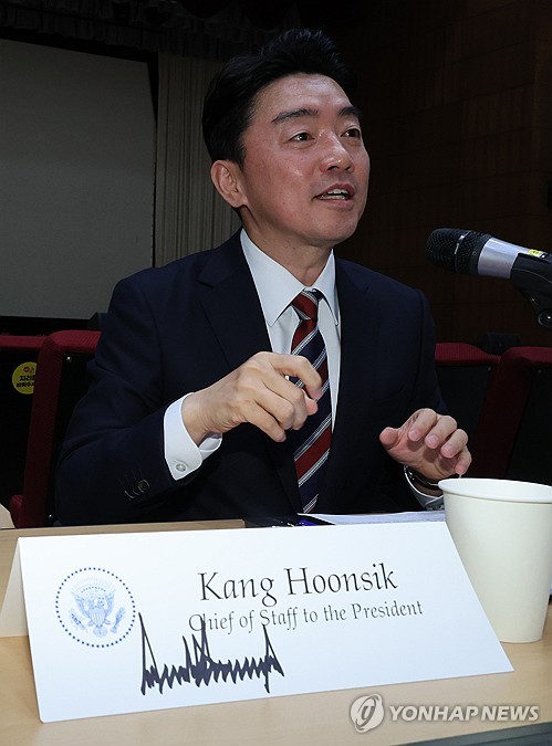 강훈식 "내수 활성화 추가대책 마련…생활물가 안정 전력"_정지서