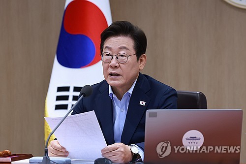 李대통령 "적극적 재정 역할 필요한 시점"(종합)_정지서