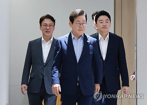 李대통령 "순방 성과 이어가려면 초당적 협력 뒷받침돼야"_정지서