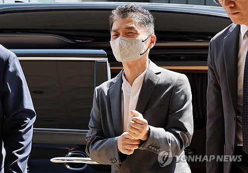 카카오, 창업자 15년형 구형 소식에 장 마감 뒤 주가 3.8%↓_최정우