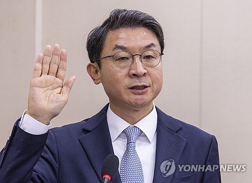 이억원 "기업 사외이사 겹치기 근무 아냐…보수도 통상 수준"_이현정