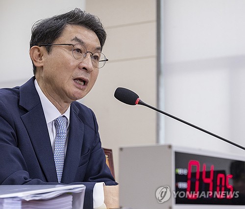 정무위원장, 대주주 양도세 즉답 피한 이억원에 "투자자에 대한 배임"_박경은
