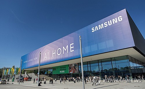 'IFA 2025' 관람객 맞이하는 삼성전자