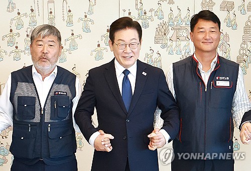 李대통령, 양대 노총 위원장 만나 "노동·기업 충분히 양립해야"_정지서
