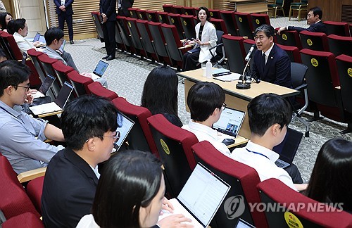 기자간담회 하는 류덕현 재정기획보좌관