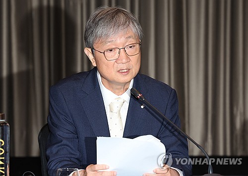 이찬진 "부동산에 묶인 자금, 주택연금·신탁상품 유동화해 투자로 연결"_윤슬기