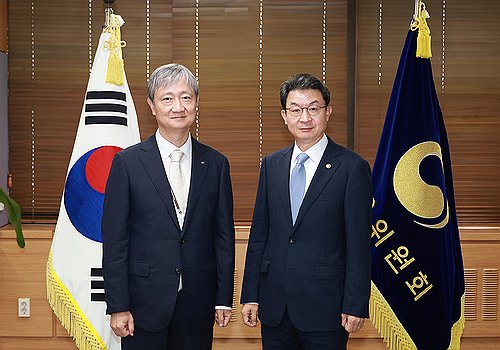 존치 결정에 '휴'…박수·환호 터진 금융위·금감원_정원