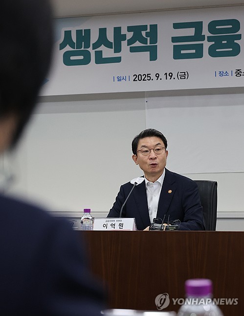 이억원 금융위원장 "신뢰 얻을 수 있는 마지막 기회…쇄신 전념"_정원