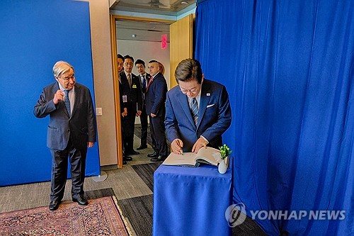 李대통령, 역대 첫 안보리 토의 주재…佛·伊 정상회담_정지서
