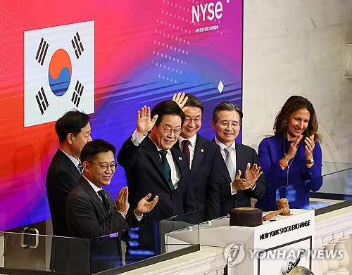 美경제 심장 NYSE 찾은 李대통령…역대 4번째 '개장벨 타종'_정지서