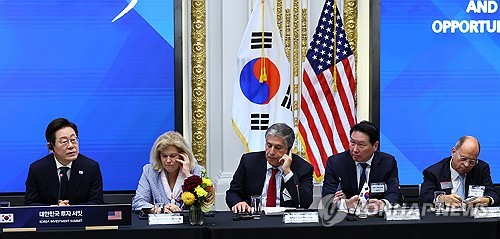 李대통령 "지정학적 리스크도 저평가 원인…국방비 대폭 늘릴 것"_정지서
