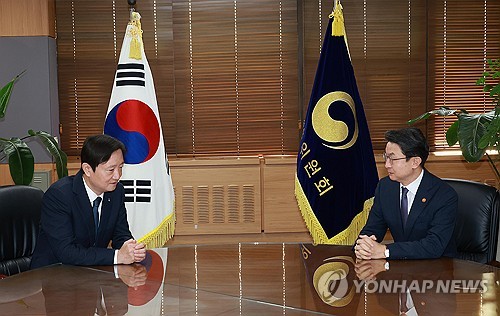 코스피 급락한 날 이억원·이찬진 만났다…'격주 정례회동'_윤슬기