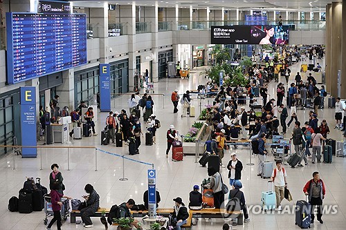 10월 해외 체크카드 결제 '역대 최대'…추석 연휴 효과_허동규