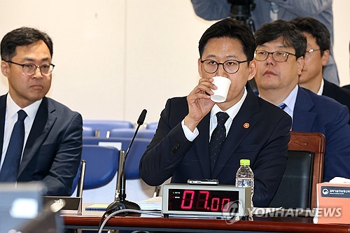과방위, 국감서 '통신 카르텔' 지적…배경훈 "제4통신 도입 제도 개선 추진"_최정우