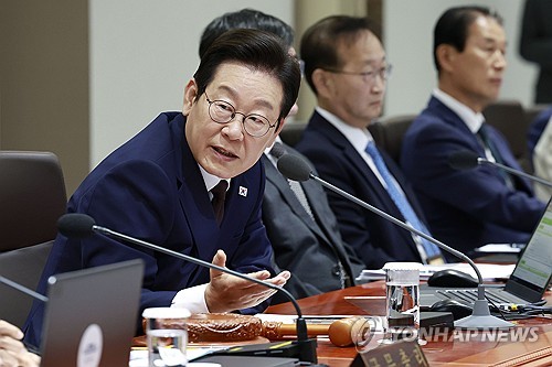 李대통령 "국민소득 대비 집값 세계 1등…폭탄돌리기 하는 것"(종합)_정지서