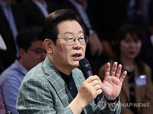 李대통령, 금융위원장에 "밀어 드릴테니 빚 탕감 세게 하세요"_정지서