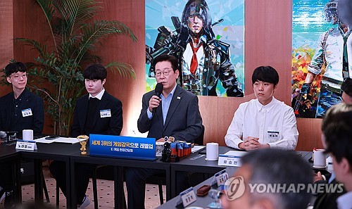 택진이형 만난 李대통령 "게임 수출이 진짜 진정한 수출"_정지서