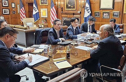 '수육에 소주'로 설득한 김용범·김정관…러트닉 마음도 움직였다_정지서