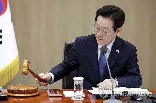 李대통령 "사정기관 국가질서 어지럽히고 사적이익 취해…단죄해야"_황남경