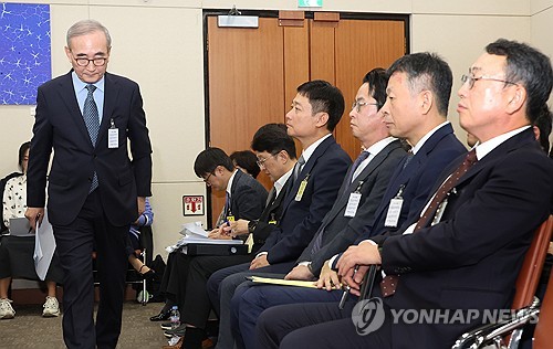 KT 김영섭 "무단 소액결제 피해자부터 위약금 면제"(종합)_최정우