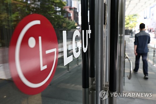 LG유플러스, 희망퇴직 비용에 영업익 34.3% ↓…모바일·AIDC 등 사업 견조(종합)_최정우