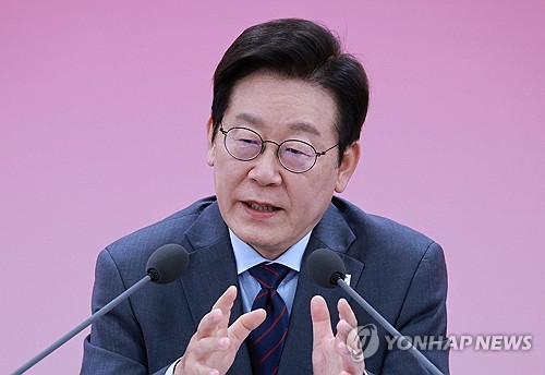 李대통령 "수도권 집값 소득 대비 높아…日 '잃어버린 30년' 될 수도"_온다예