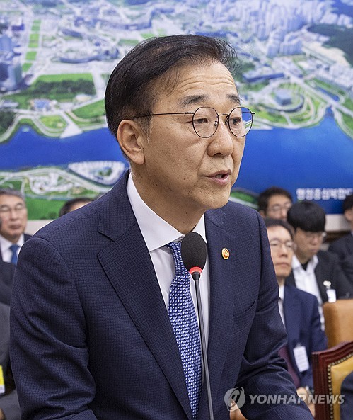 국토부 장관 "카카오택시 배회영업 수수료, 받지 않는 방향으로 접근"_주동일