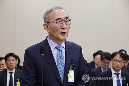 KT 김영섭 대표 "연임 도전하지 않겠다"…이사회에 공개 모집 불참 의사 전달_최정우