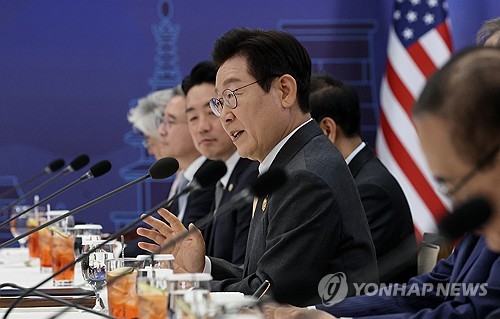 李대통령, 트럼프에 "방위비 증액 확실히 할 것…조선업도 적극 협력"(종합)_정지서