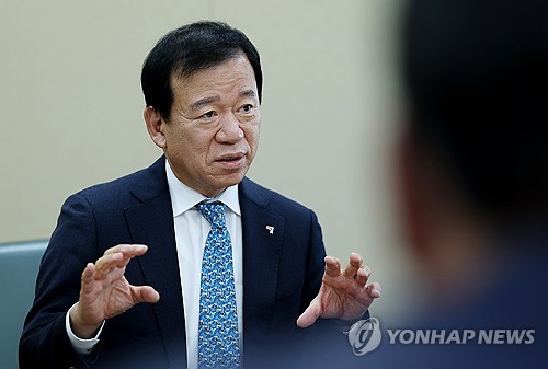 고심 길어지는 서유석 금투협회장…친정도 말리는 연임 도전_박경은