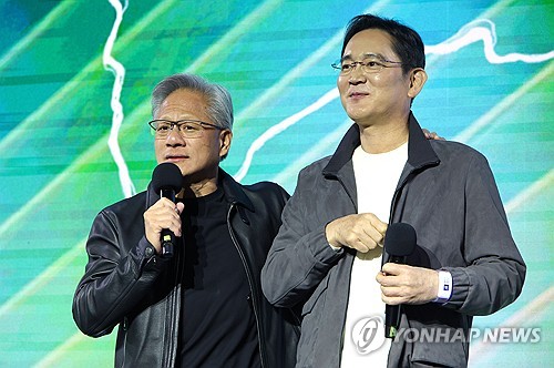 이재용 삼성전자 회장(오른쪽)과 젠슨 황 엔비디아 CEO