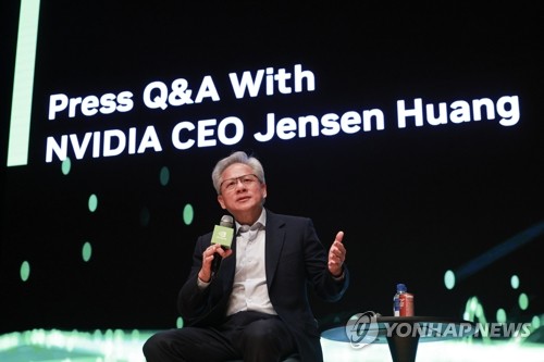 [APEC2025] 젠슨 황 "AI 반도체 '블랙웰', 중국에 판매하길 희망"_최정우