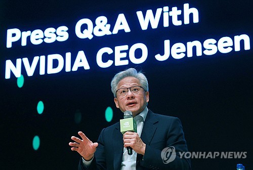 [APEC2025] 젠슨 황 "삼성과 SK, 둘 중 한 곳 선택할 필요 없다"(종합)_유수진