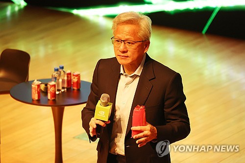 젠슨 황, 빼빼로 과자 먹으며 기자간담회