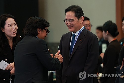 벤츠 회장 만난 이재용…배터리 협력 가능성 '주목'_유수진