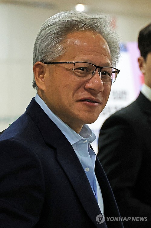 "트럼프 행정부, 중국에 엔비디아 H200 판매 허용 내부 검토"(상보)_최진우