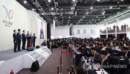 李대통령 "한중 실질적 협력 필요…중요한 분야는 경제"_정지서
