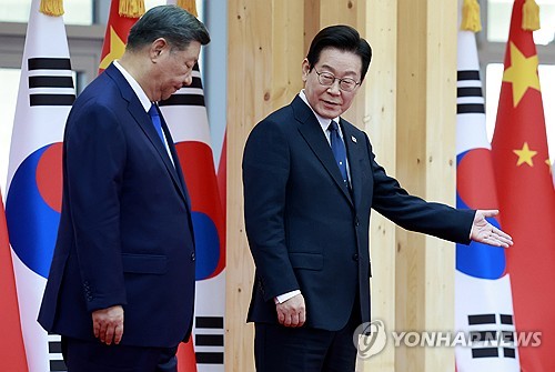한중 정상회담 시작…李, '바둑판·나전칠기' 선물(종합)_정지서