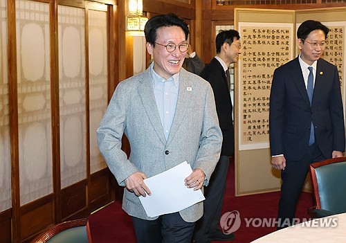 金총리 "정부자산 헐값매각 전수조사…계약취소까지도 강구"_정지서