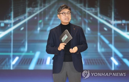 취임 후 첫 공식 일정…정재헌 SKT CEO "AI 대전환 속 국가대표 기업 목표"_최정우