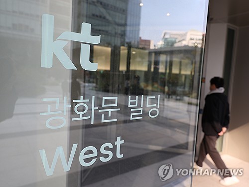 KT "유심 교체 비용 4분기 반영 예정"(상보)_최정우