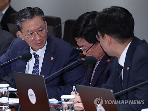 국무회의 참석한 정성호 장관