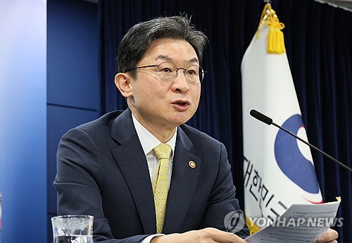 '핀테크 위크' 찾은 이억원 "AI 활용이 경쟁력의 절대적 척도"_정원