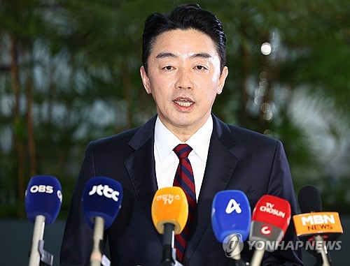 강훈식, '방산 세일즈' 위해 중동행…최고위급·국부펀드와 회동_황남경