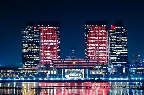 UAE 랜드마크에 떠오른 태극기 조명…"李대통령에 최고 예우"_온다예